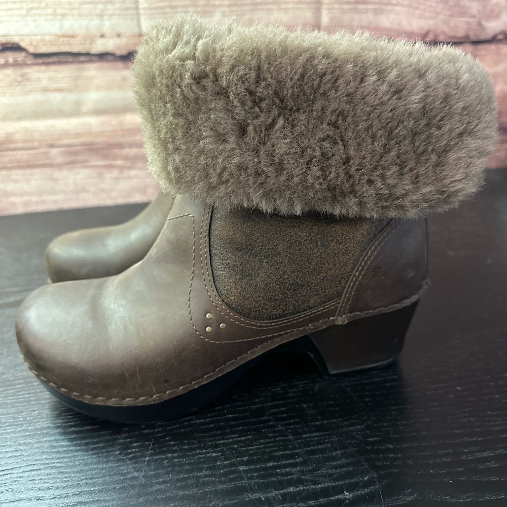 Dansko Brown Ankle Boots with Fur Trim